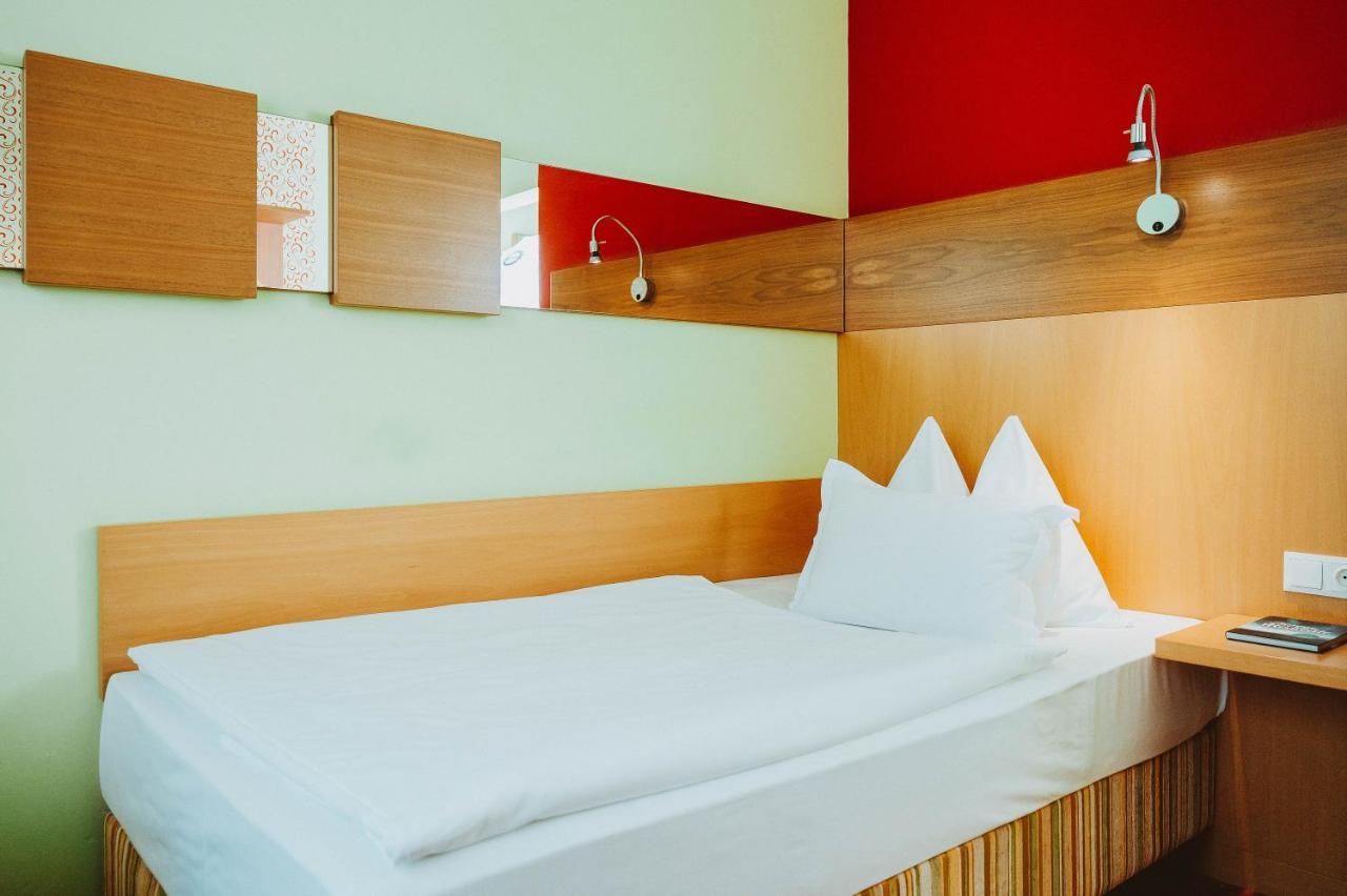 Hotel Bruecklwirt Niklasdorf Eksteriør billede