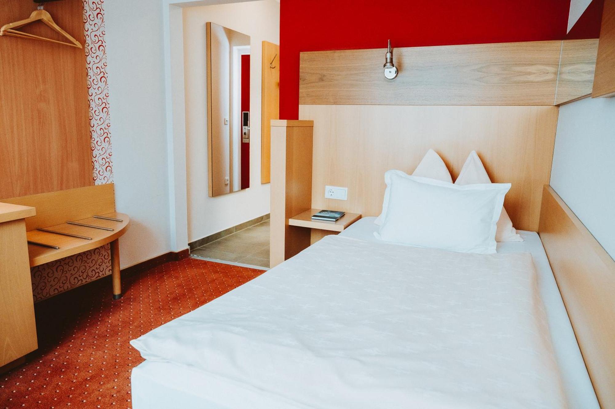 Hotel Bruecklwirt Niklasdorf Eksteriør billede